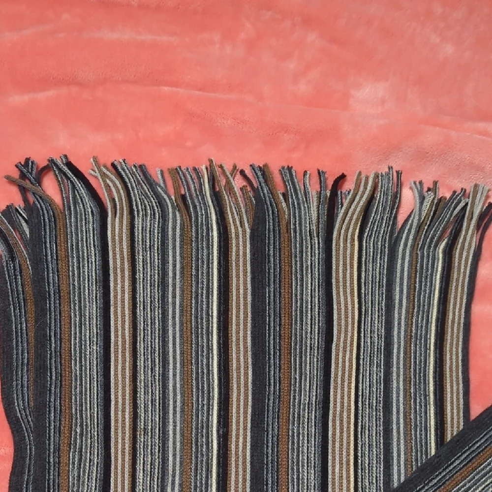 Roundtree & Yorke Multicolor Striped Scarf